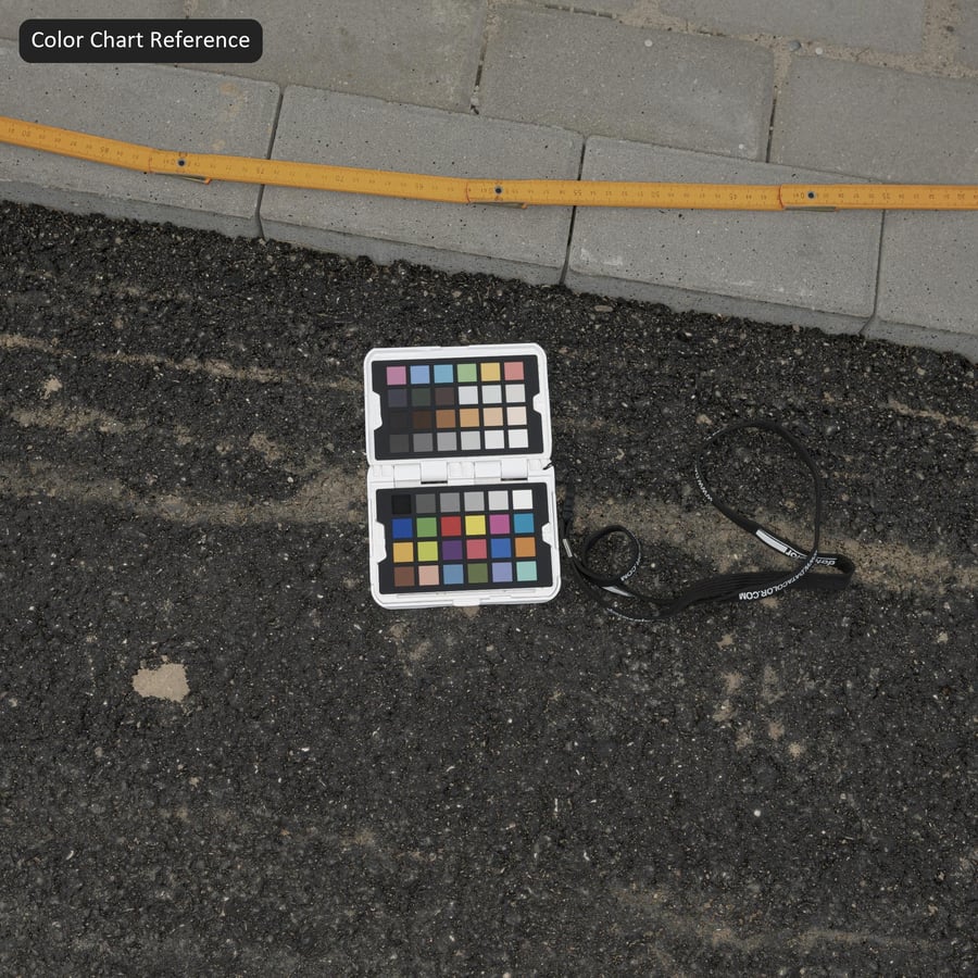 磨耗したアスファルト道路の質感