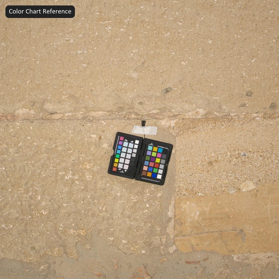 Texture de mur en blocs de pierre érodés, jaune