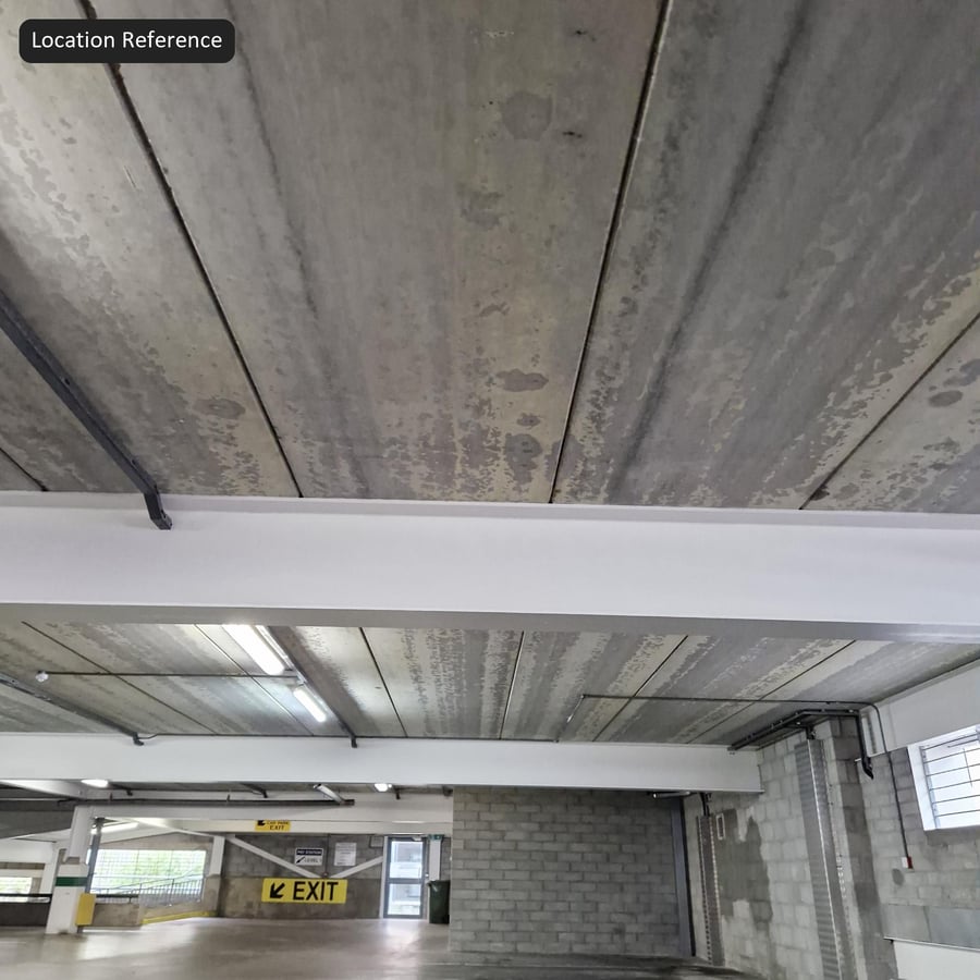 Betonplatten-Deckenstruktur, weiß