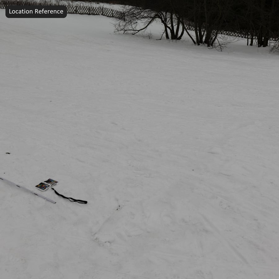 Däckmärken och fotspår på snö Textur