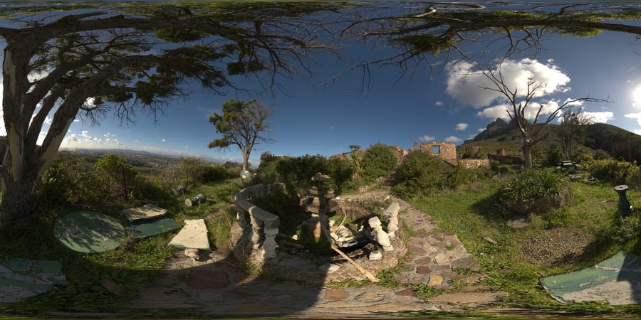 Overgroeide verlaten heuveltuin HDRI, zonnig