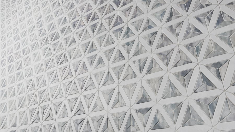Textura de azulejo triangular em mármore mate, cinzento glacial