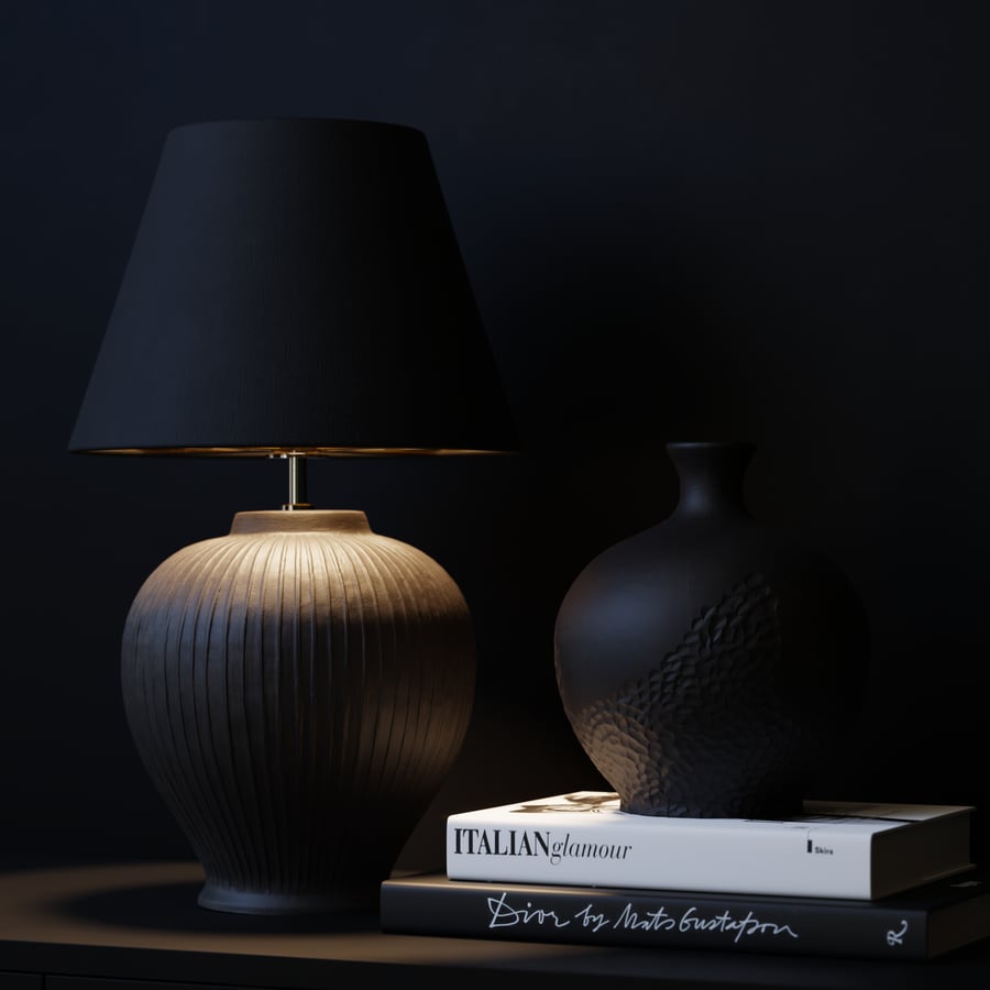 Lâmpada com abajur esculpido Kelantis da Eno Ceramic, preta