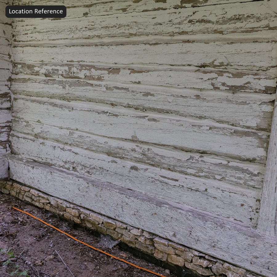 Texture murale du bardage en rondins de bois écaillés, blanc