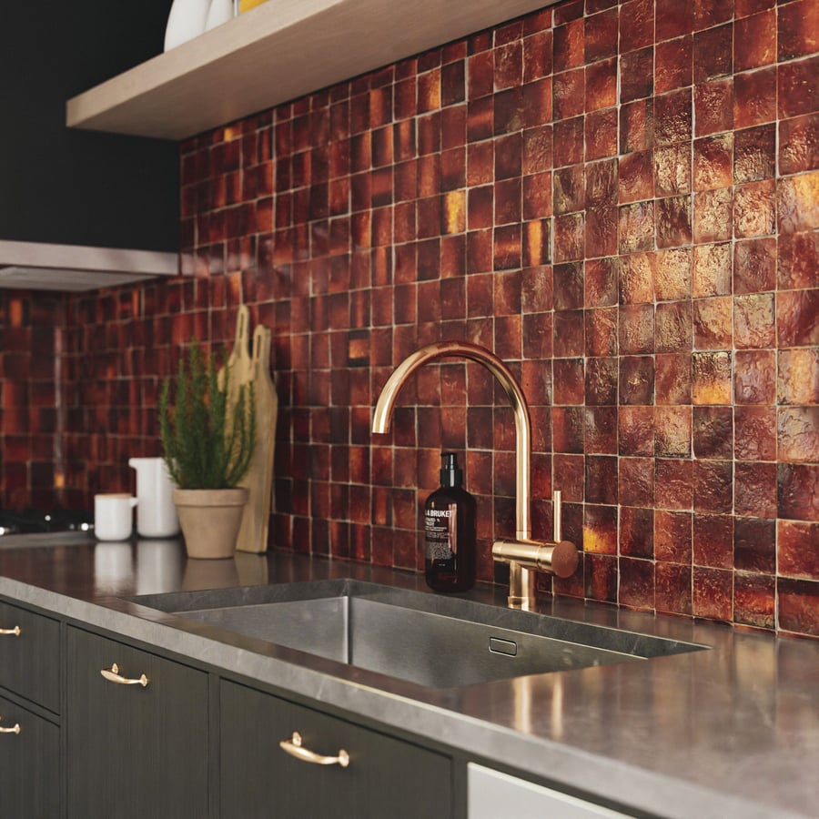 Textura de azulejo quadrado cerâmico brilhante, vermelho ardente