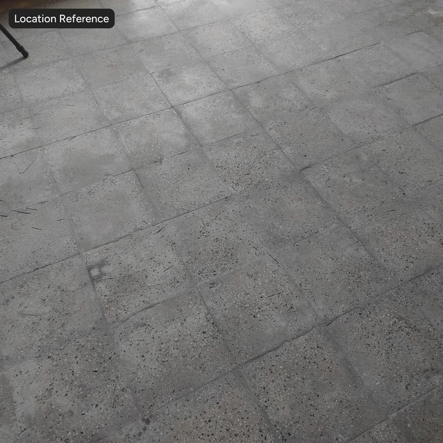 Pavimentazione in pietra quadrata con struttura in aggregato consumato