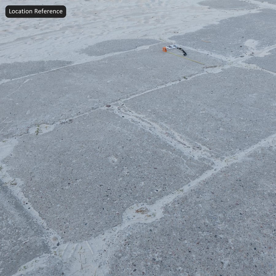 Texture de trottoir en béton fissuré