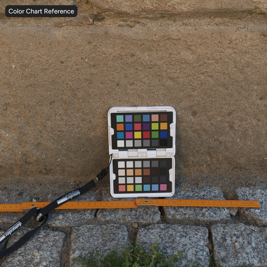 Erodovaná stěna z kamenných bloků s běžícím pojivem, žlutá