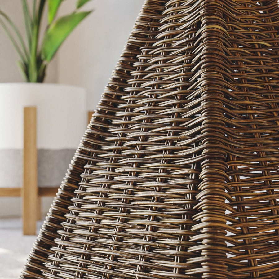 Individual Wavy Rush Natural Wicker Texture