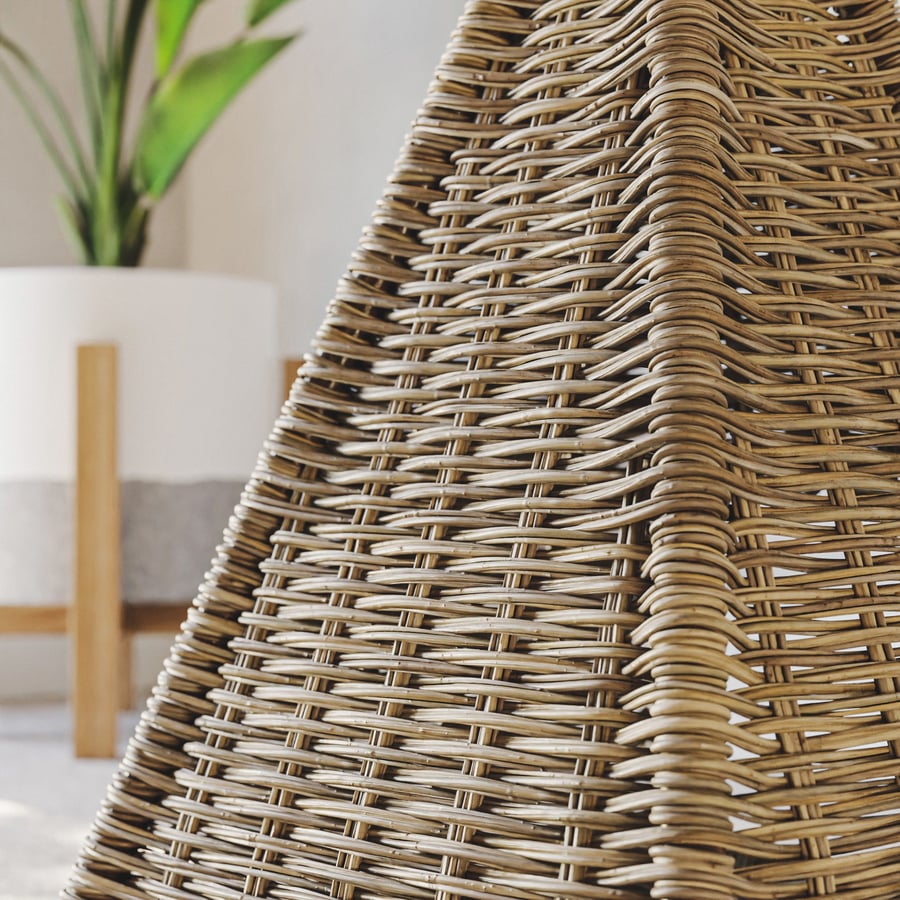 Individual Wavy Rush Natural Wicker Texture