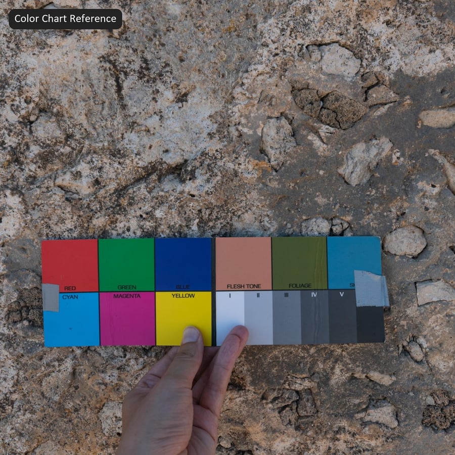 Textura ošoupané zdi z suti, písčitě béžová