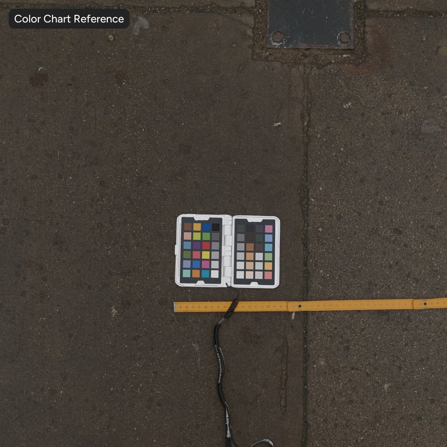 Pavimento de pedra desgastada com textura de tampa de furo de drenagem