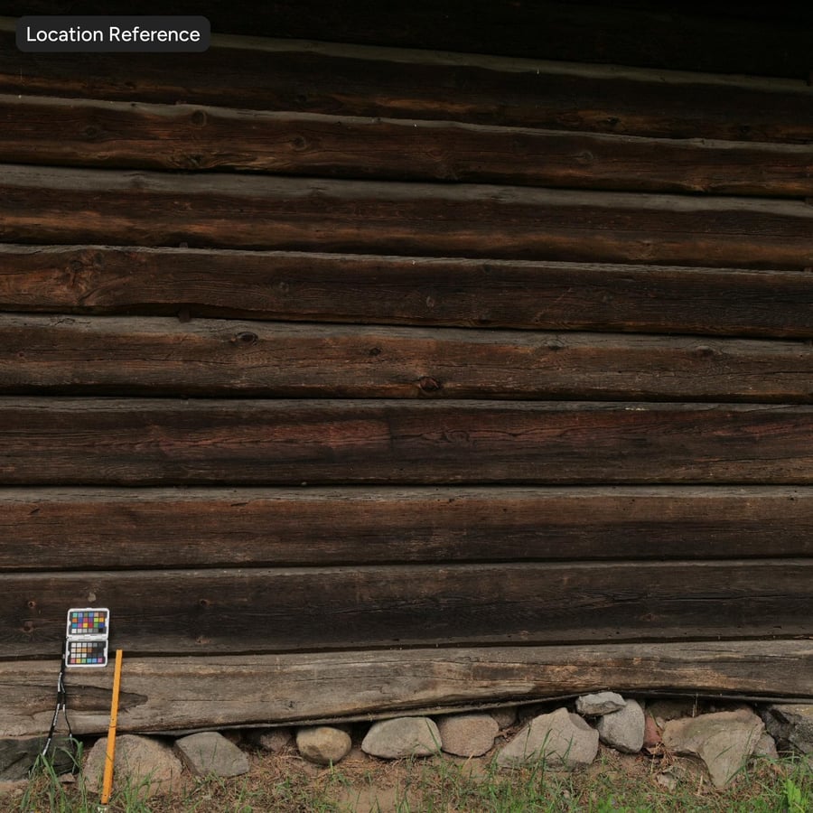 Texture de mur en rondins de bois usé, brun