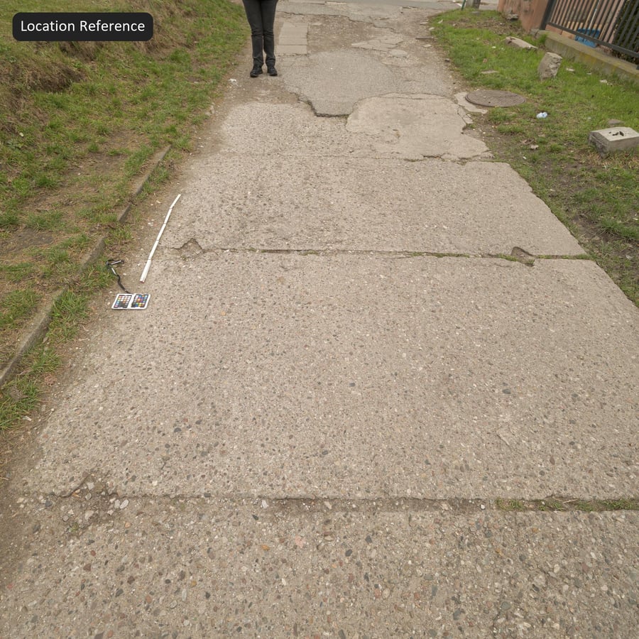 磨损的混凝土板和草格纹理