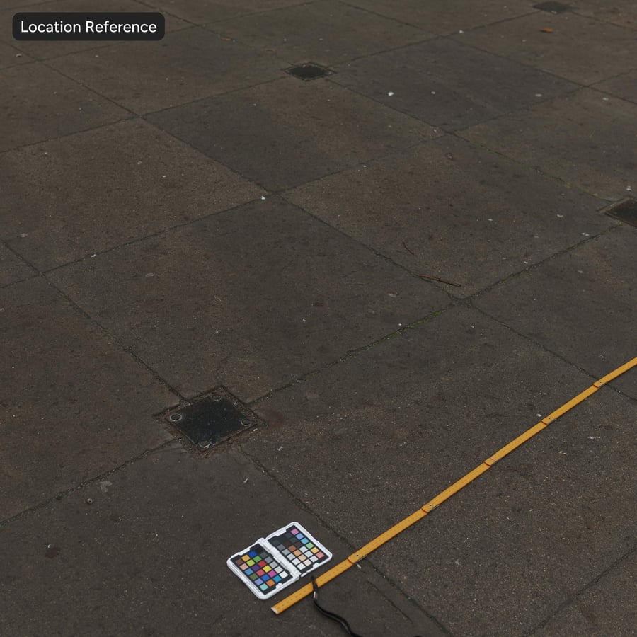 Pavimento de pedra desgastada com textura de tampa de furo de drenagem