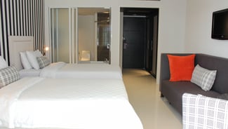 Deluxe Pool Access gallery image 3