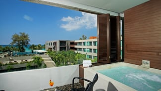 Jacuzzi Suite gallery image 1