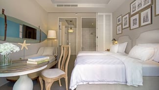 Deluxe Room Pool Access gallery image 1