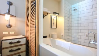 Deluxe Room Pool View gallery image 2