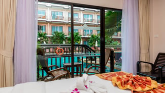 Grand Deluxe Pool Views gallery image 2