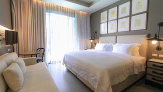 Deluxe Room Pool View gallery image 1