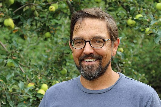 Professor Todd Little-Siebold is on a search for Maine's lost apple varieties.