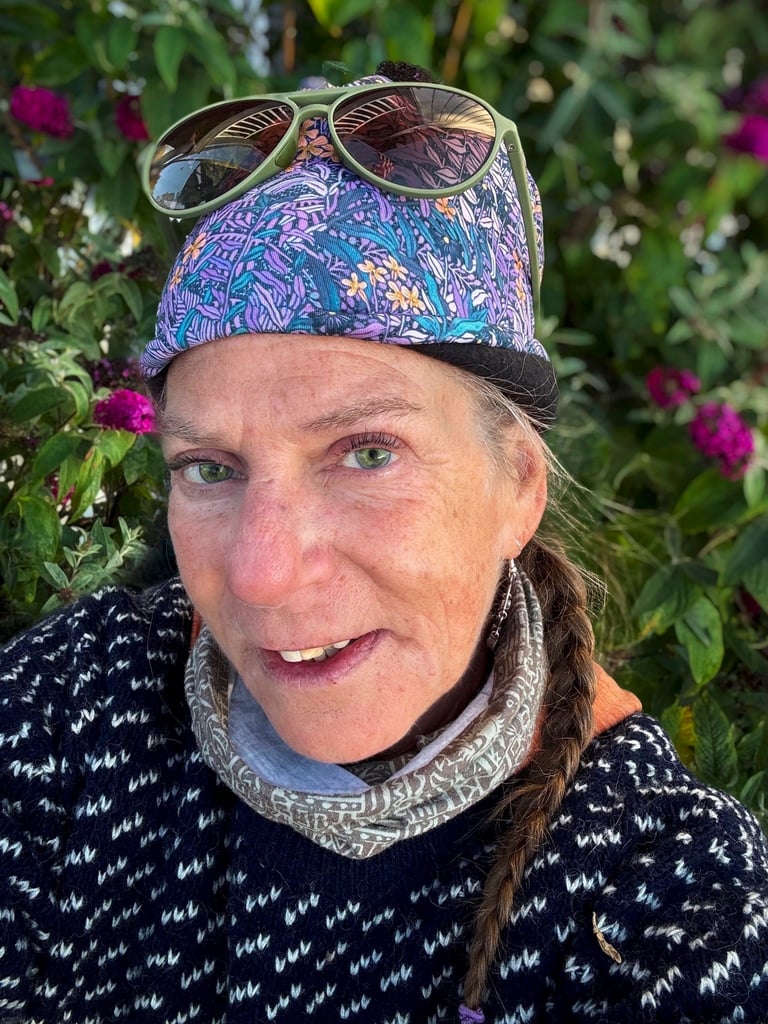 Kelani headshot, outdoors with leaves in background