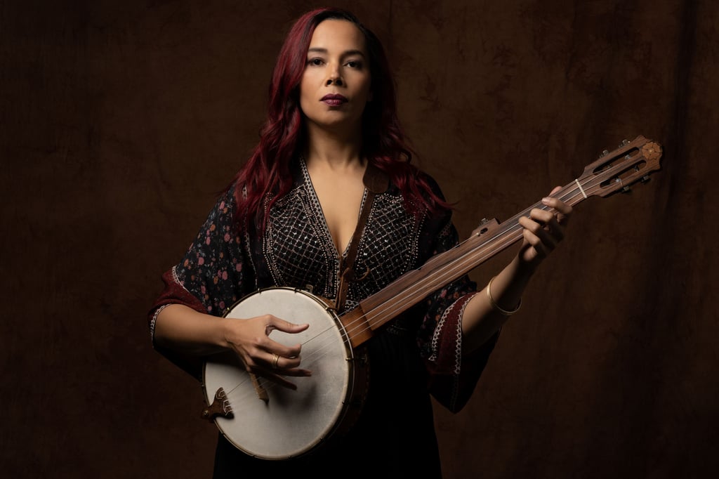 Rhiannon Giddens with a banjo