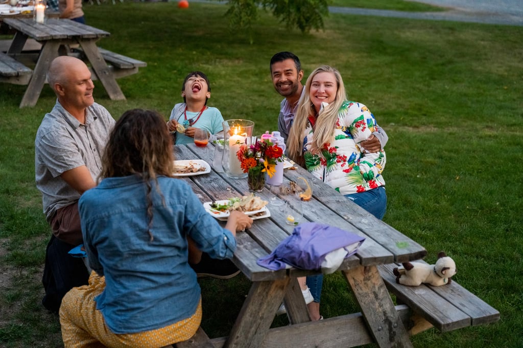 alumni eat together at a picnic table