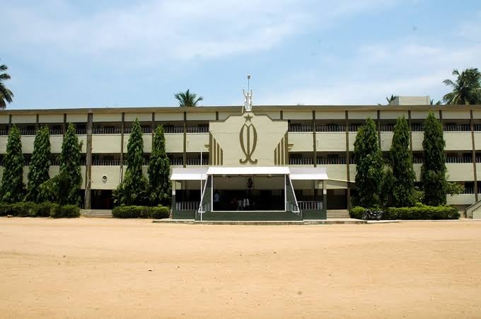 Holy Cross Matriculation Higher Secondary School Vellore - 2