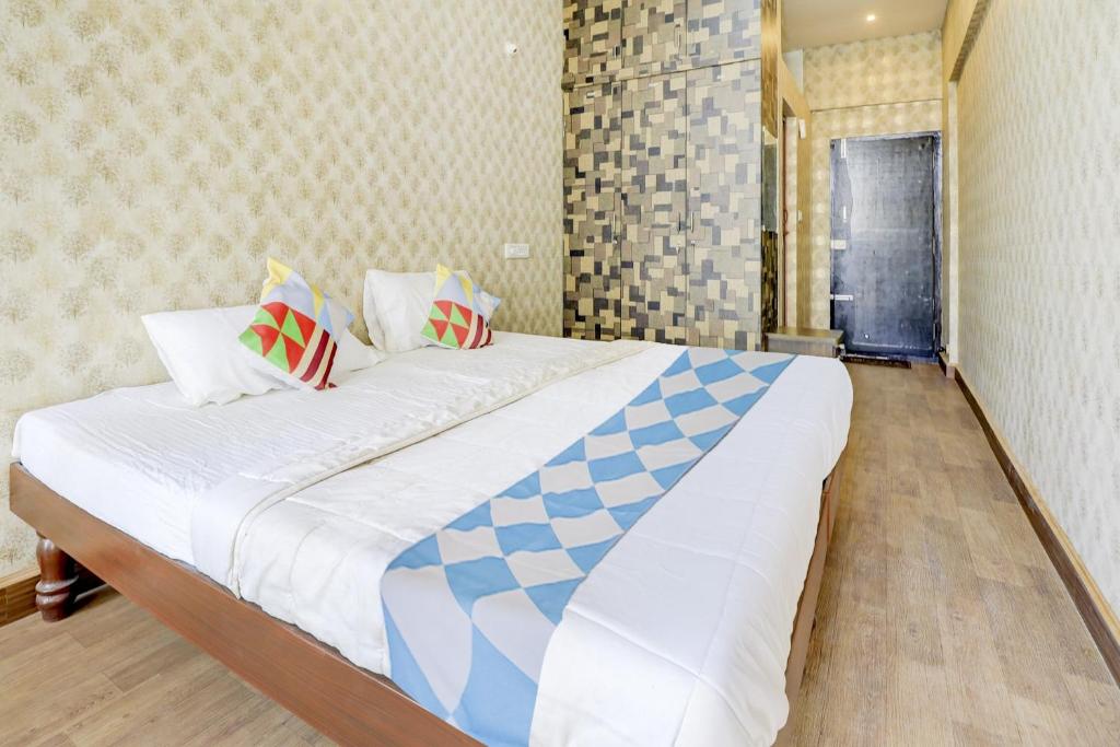 OYO Flagship Together - 3