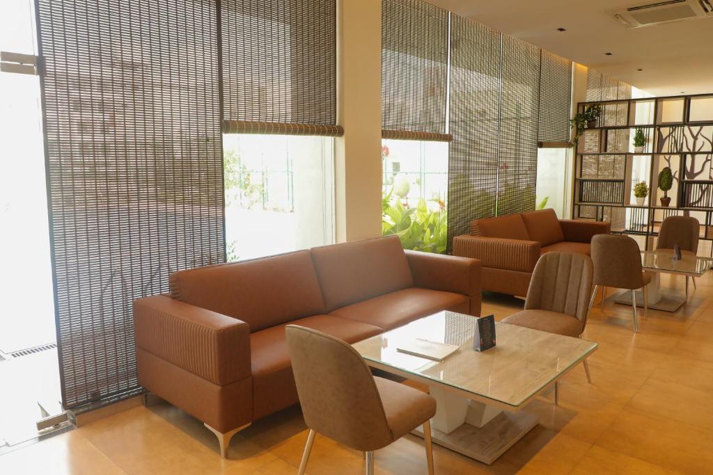 VRR Astoria Resort & Convention Center - 3