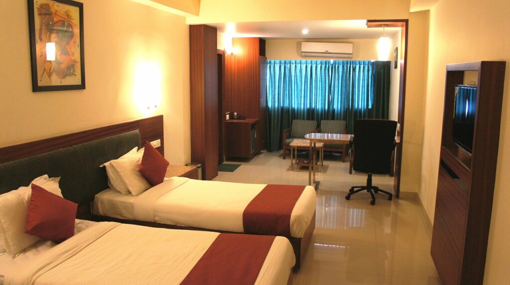 Hotel Raj Towers - 4