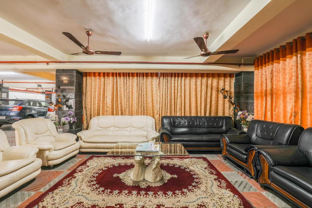 Super OYO Flagship Hotel Src Grand - 3