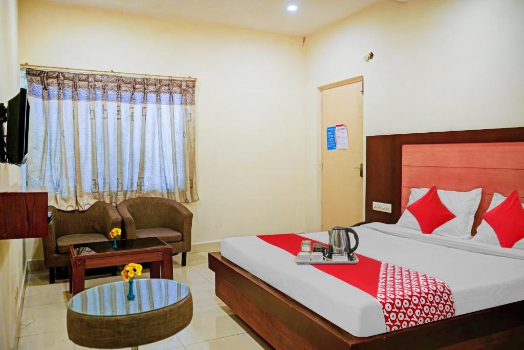 OYO 89898 Hotel Swapna - 3