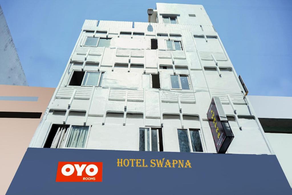 OYO 89898 Hotel Swapna