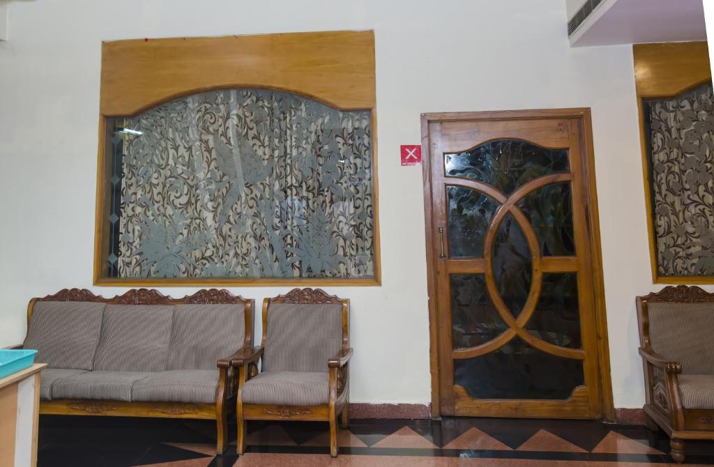 Flagship Hotel Sripada - 2