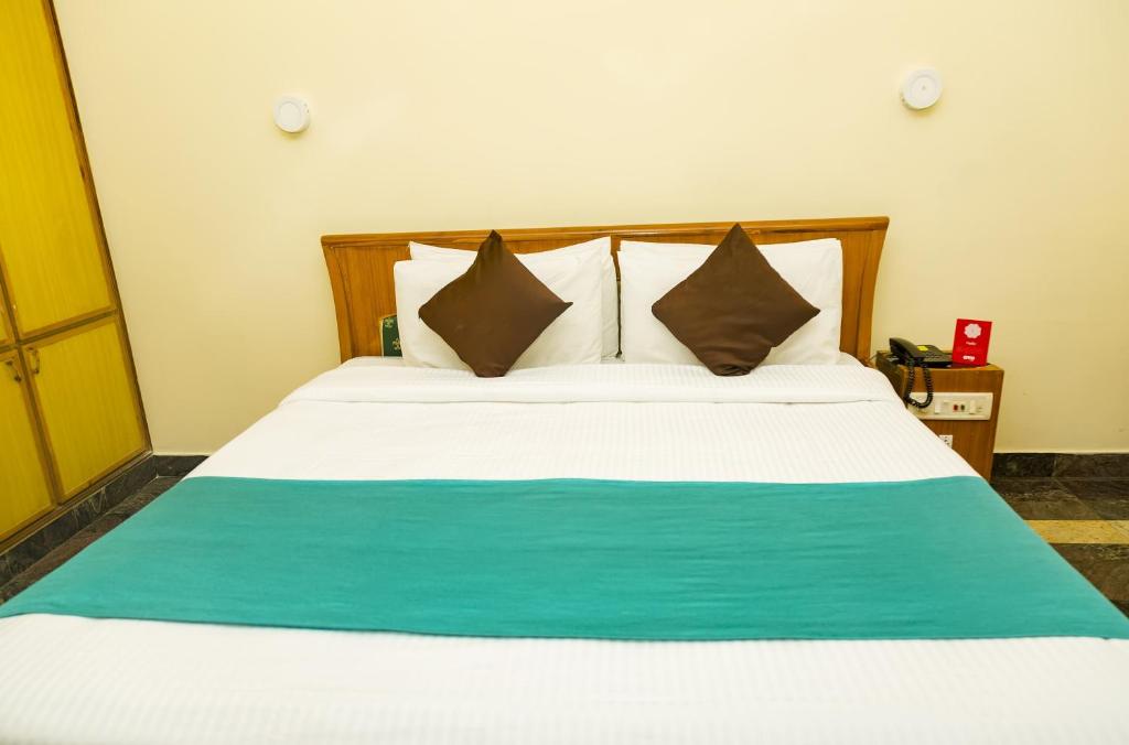 Flagship Hotel Sripada - 4