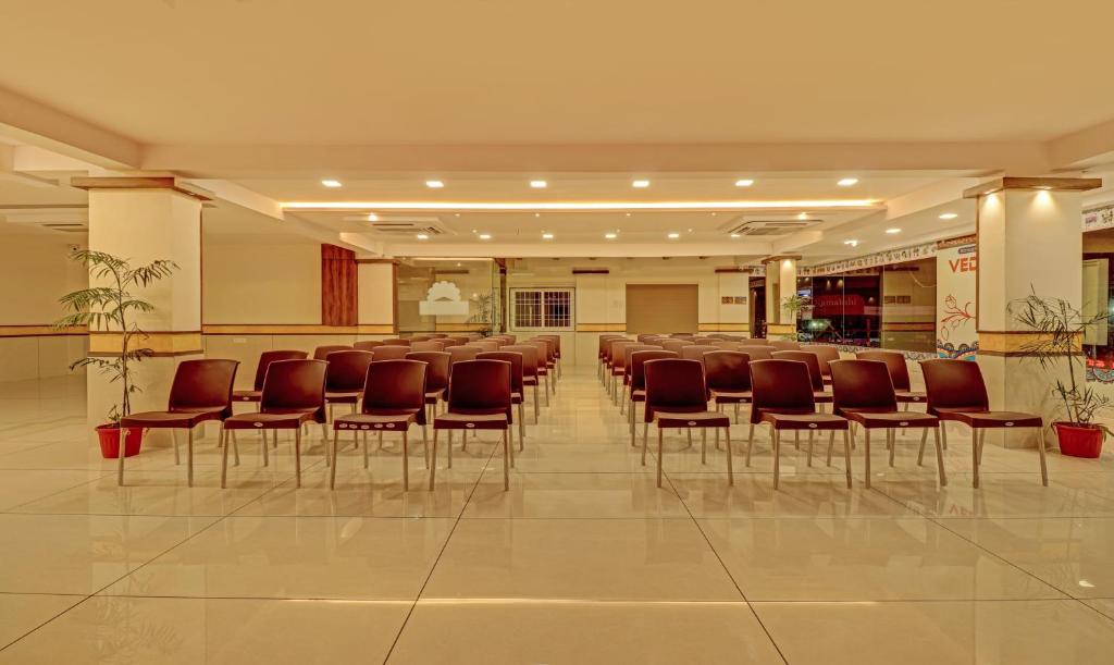 Treebo Trend Rainbow Grand - Hotel in Visakhapatnam - 3