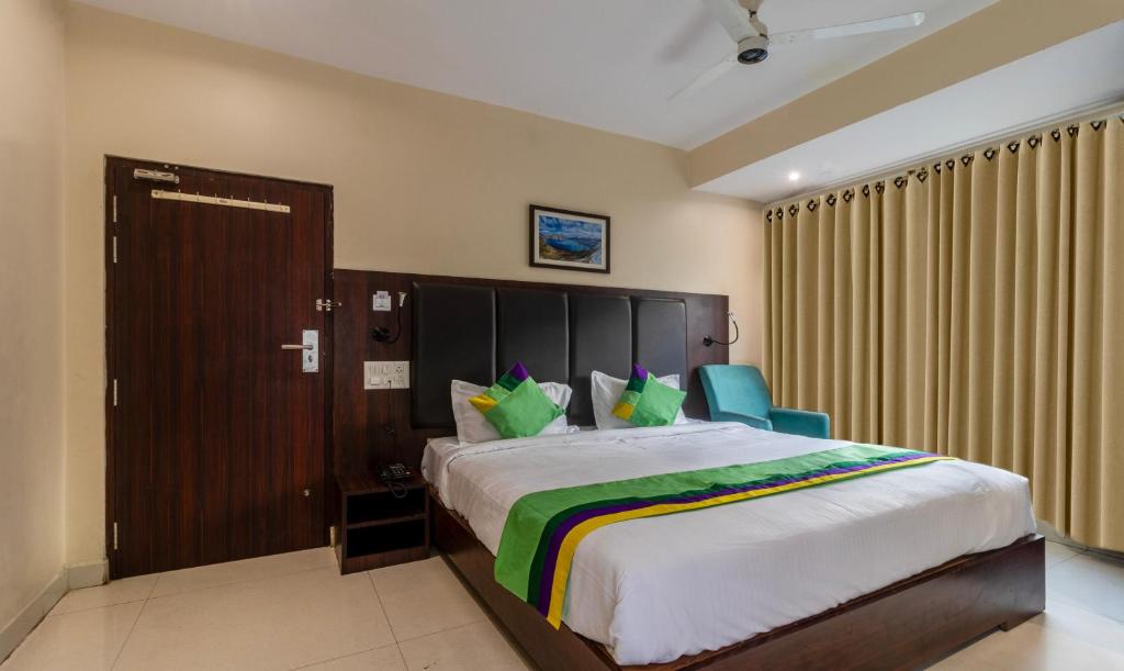 Treebo Trend Excella - 4