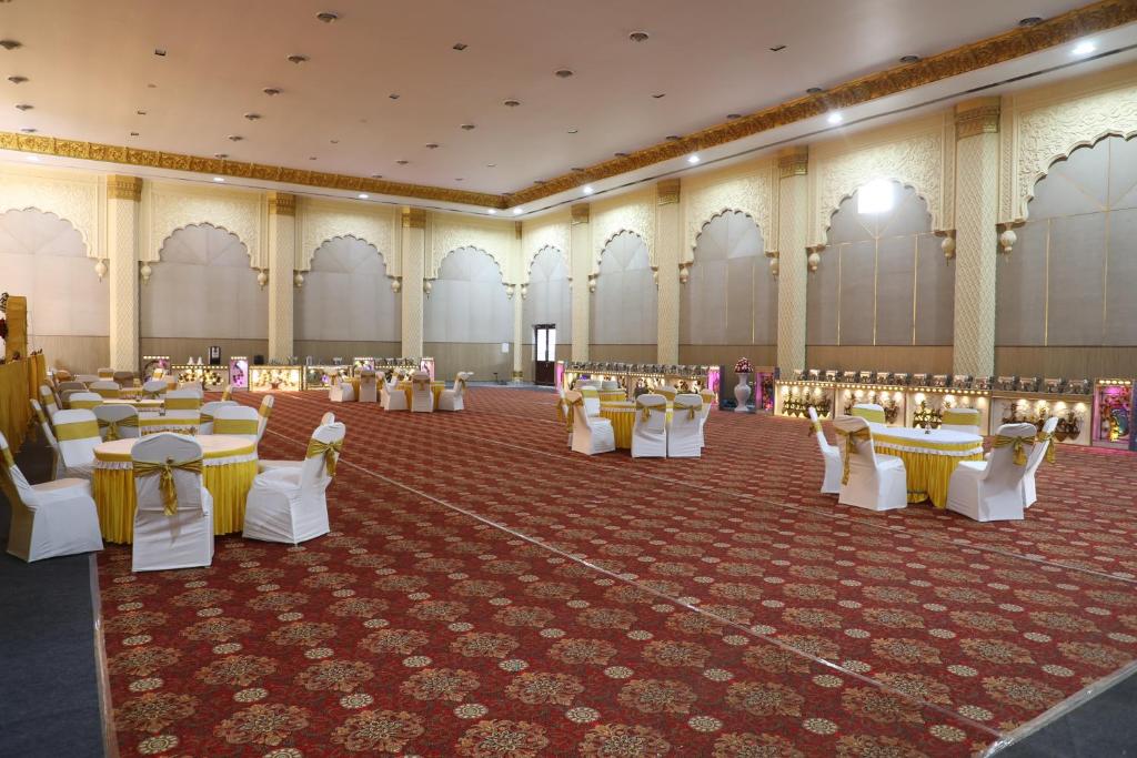 Gadiraju Palace Convention Center & Hotel - 3