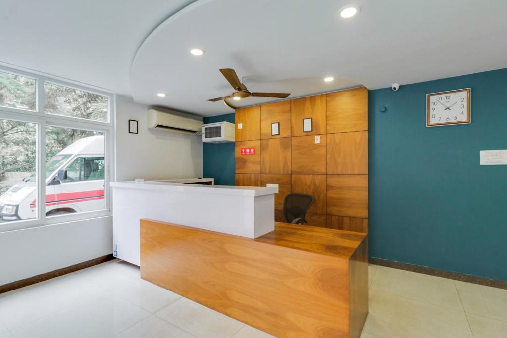 Super OYO SilverKey Hotel Stay Inn Maharani Peta - 2