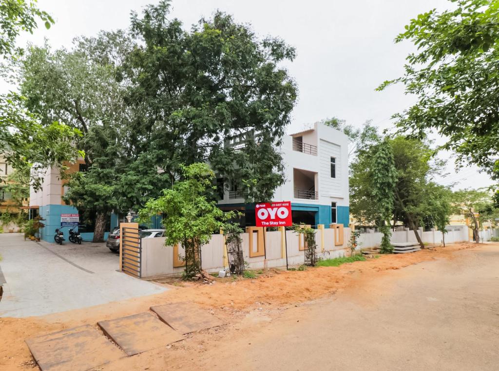 Super OYO SilverKey Hotel Stay Inn Maharani Peta