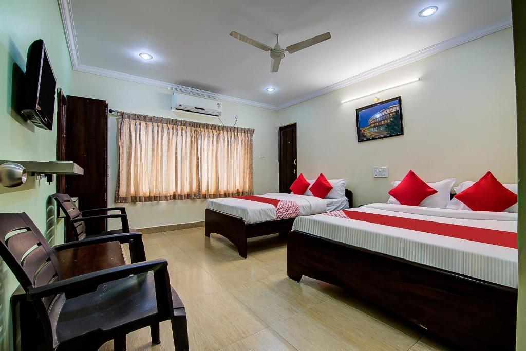 OYO Lalitha Delight - 4