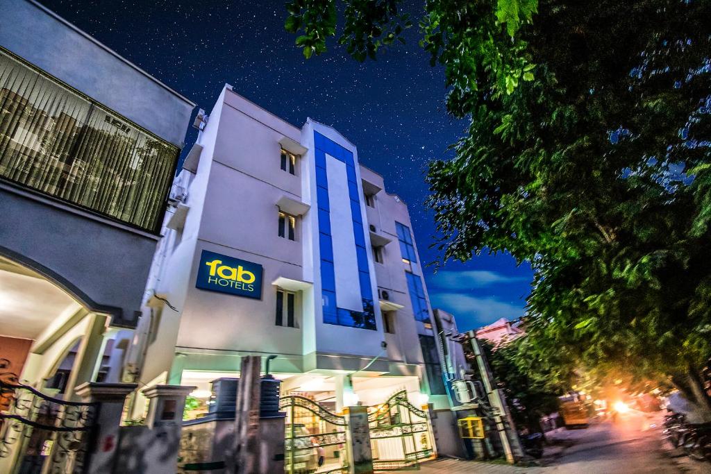 FabHotel Aditya Yatri Nivas - Hotel in Ramanuja Circle, Tirupati