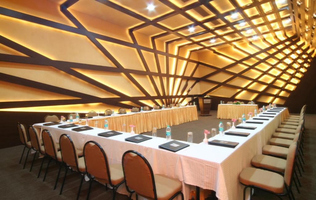 The Golden Crown Hotel & Spa - 3