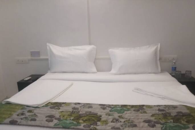 Candolim Hideout Resort - 3