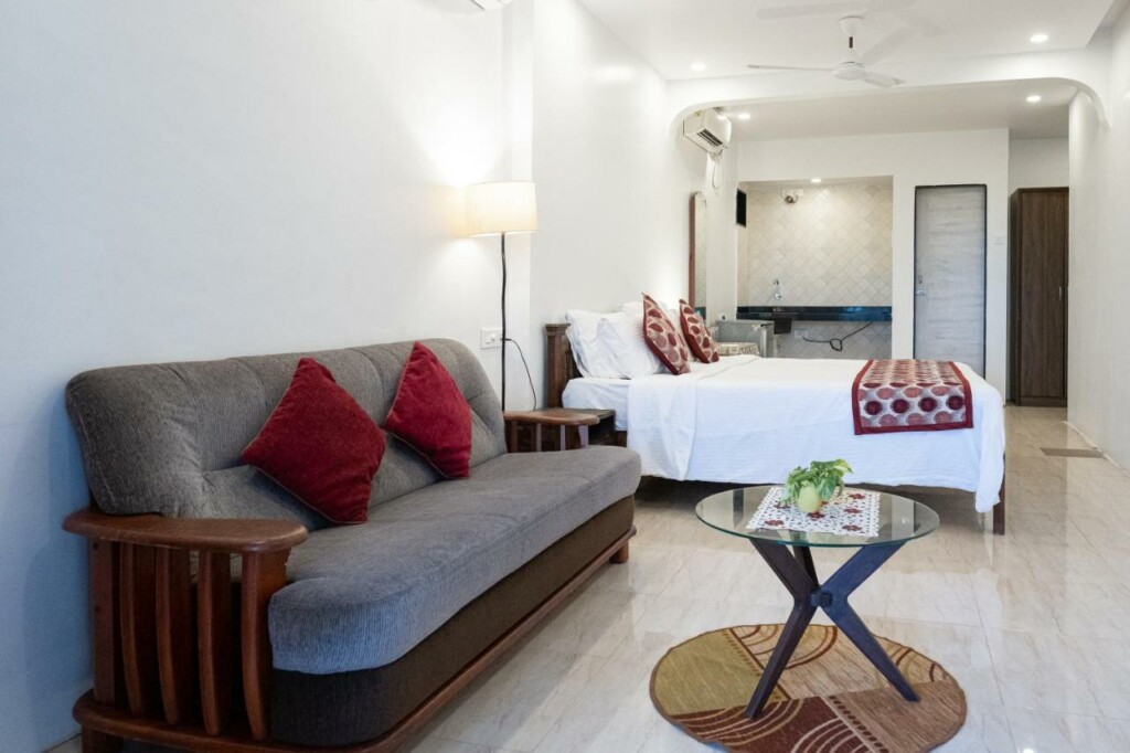 Shanu's Seaside Inn - 3