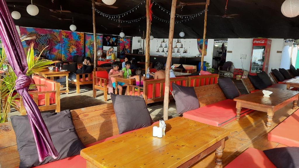 Saxony Beach Cottages & Restaurant - 2