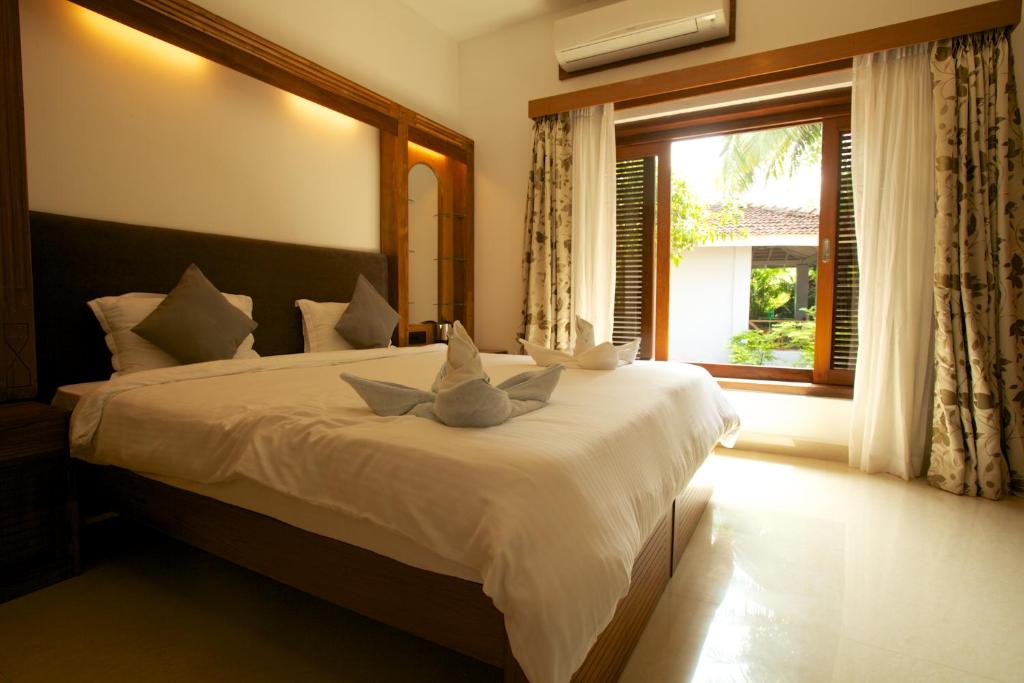 Dunhill Beach Resort - 4